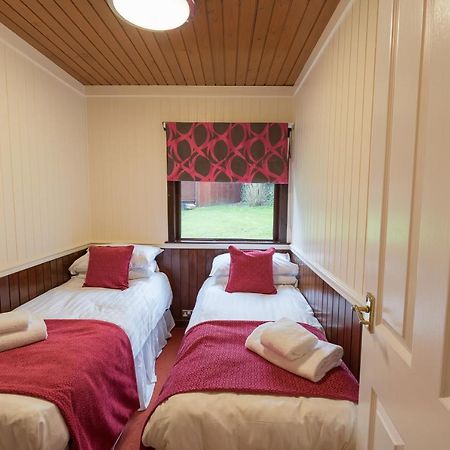 Conifer Lodge 25 With Hot Tub Newton Stewart Minnigaff Exterior foto