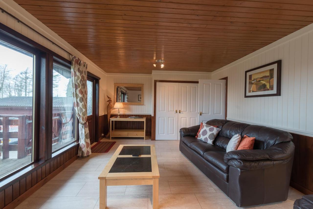Conifer Lodge 25 With Hot Tub Newton Stewart Minnigaff Exterior foto