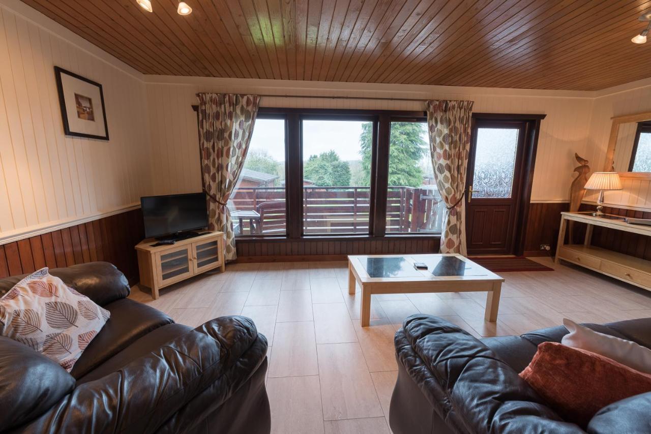 Conifer Lodge 25 With Hot Tub Newton Stewart Minnigaff Exterior foto